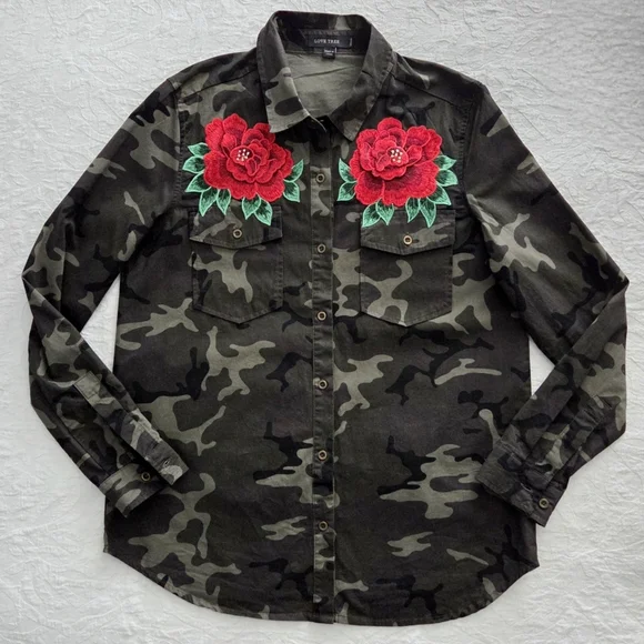 Love Tree Camo Long Sleeve Button Down W/ Red Roses & Pockets, Size Small - Picture 8 of 14